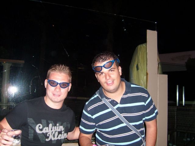 i/Kranj/Absolvent08/07-BlackWhiteParty/absolvent 1942.jpg_640.jpg